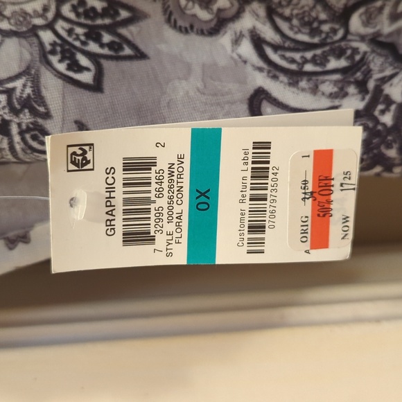 NWT Style & Co 0x women's T-shirt black, grey & white paisley swirl pattern - Picture 3 of 5